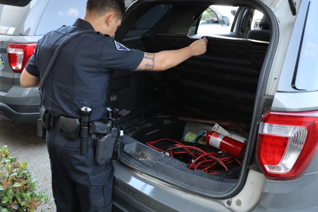 Officer completing digital contract and post orders on a mobile data terminal